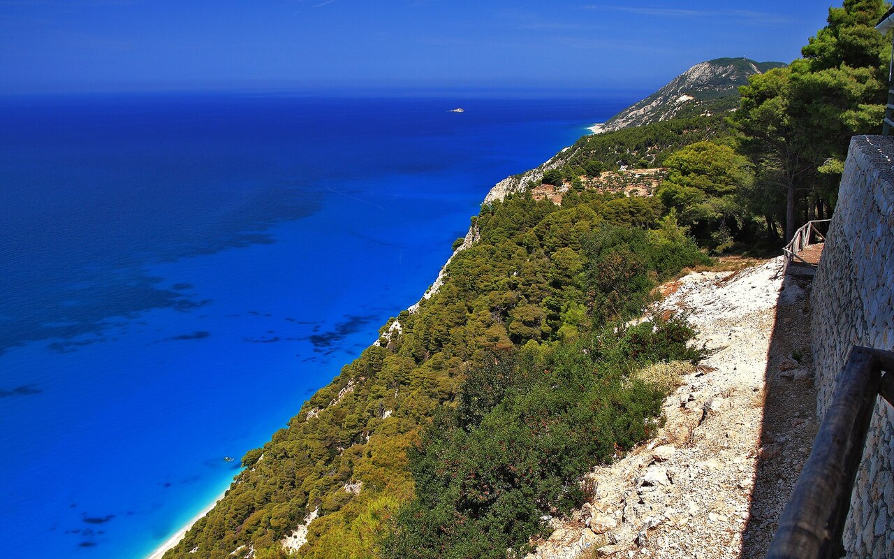 Lefkada: zachodnie wybrzeże z Lefkady przez Kalamitsi i Athani na przylądek Lefkatas (drogi prowincjonalne bez numeru)