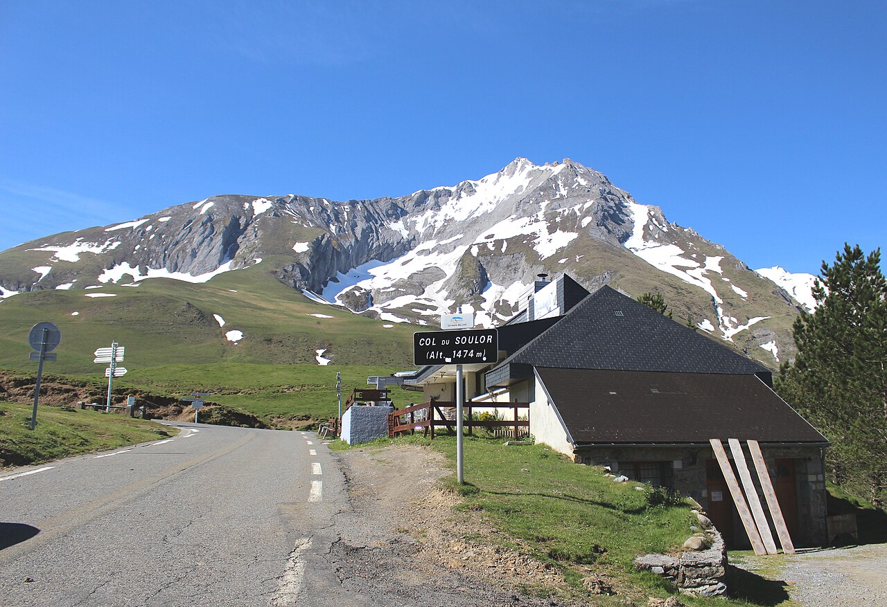 Col du Soulor (1474 m) na granicy Val d'Azun i doliny Ouzom