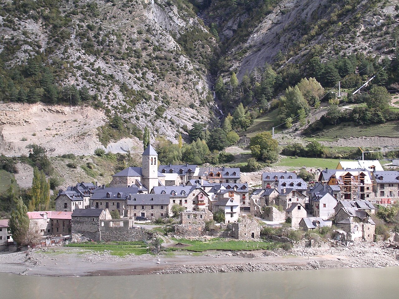Lanuza i dolina Tena