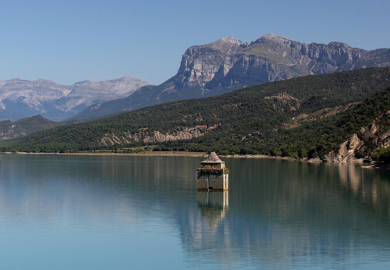 Embalse de Mediano: wieża zatopionego kościoła