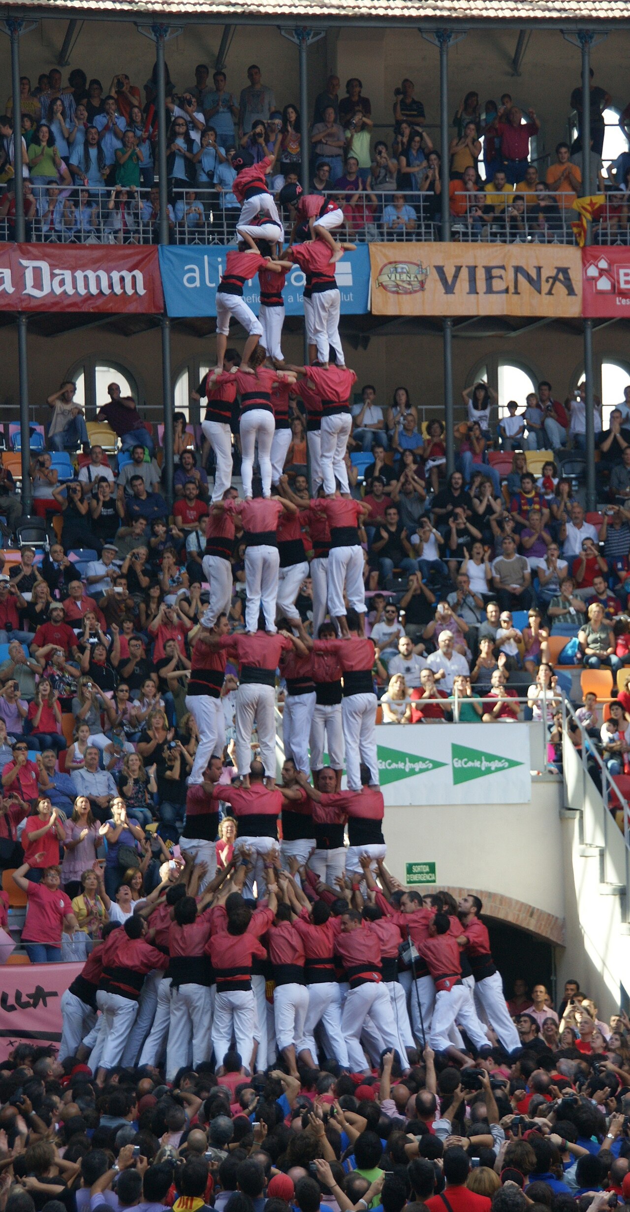 Castell „5 de 9 amb folre” Colla Vella dels Xiquets de Valls na konkursie w Tarragonie w 2010 r.